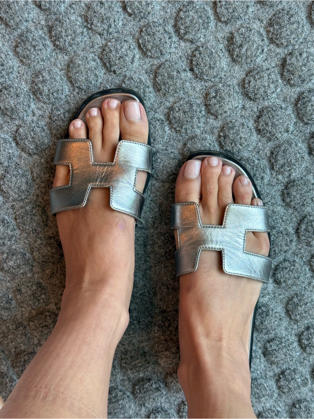 Pre-Owned Authentic Hermes Oran Sandal Silver Metallic Size 36 - Picture 2 of 15